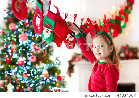 Christmas presents for kids. Advent calendar. 44334367