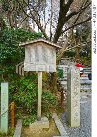 Ryoanji Temple approach to Kyoto in winter 44335487