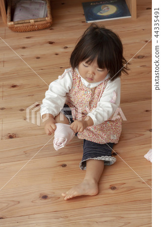 穿襪子的女孩 穿襪子的女孩 44335491