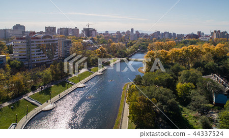 Khabarovsk Park in the city center. city ponds. autumn. the view from the top. taken by drone. 44337524
