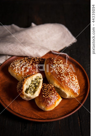 pies with cheese and spinach 44339894