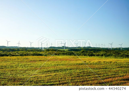 鎮上有風力發電 鎮上有風力發電 44340274