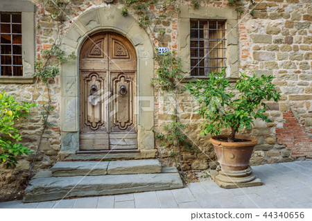 Wooden door in a village of medieval origin. 44340656