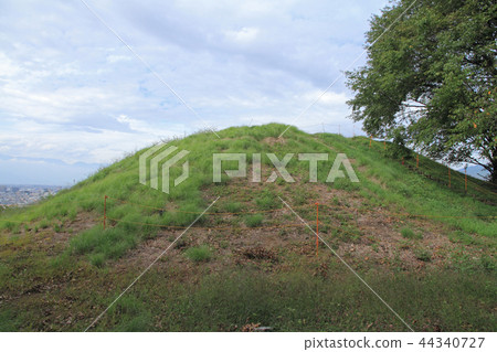 國家古蹟小房山古墓（后土丘） 44340727