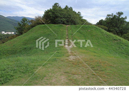 國家古蹟小房山古墓（后土丘） 44340728