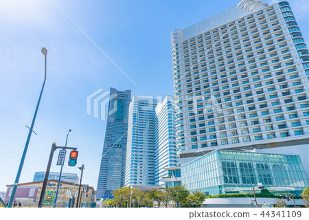 橫濱Minato Mirai都市風景在清楚的秋天 橫濱Minato Mirai都市風景在清楚的秋天 44341109