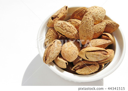 Almond shelled almonds 44341515