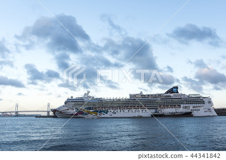 日落橋和流動的雲彩 日落橋和流動的雲彩 44341842