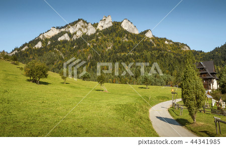 Three Crowns mountain in Pieniny National Park Three Crowns mountain in Pieniny National Park 44341985