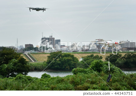 在交付實驗期間無人機 44343751