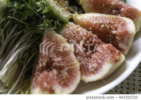 Fig and broccoli sprout salad Fig and broccoli sprout salad 44350720