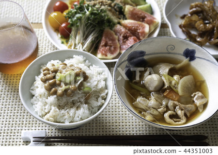 House menu with a healthy menu 44351003