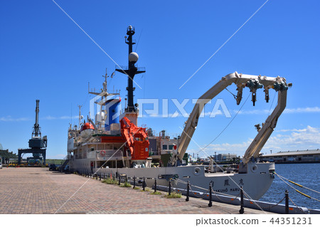 Scientific Research Vessel "Hakuto Maru" anchored at Ariake Nishi Pier 44351231