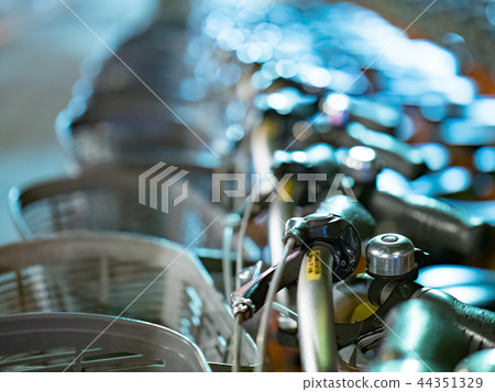 Smiling bicycle 44351329