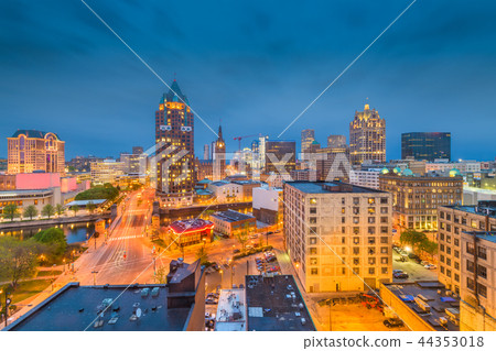Milwaukee, WIsconsin Skyline 44353018