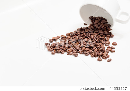 咖啡豆與咖啡杯 44353327