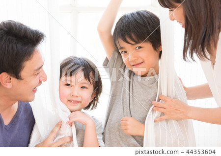 一個家庭 44353604