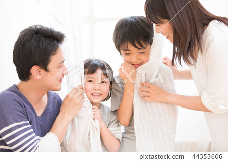 一個家庭 44353606