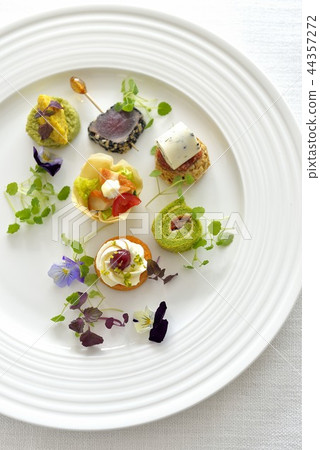 Canapes, party food / canape, party food 44357272