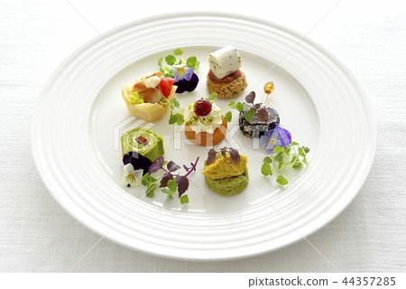 Canapes, party food / canape, party food 44357285