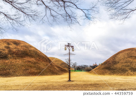 noseori gobungun lamppost in gyeongju 44359759