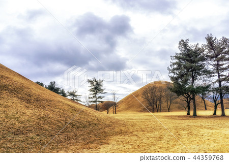 royal mounds with autumn foliage 44359768