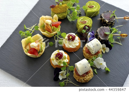 Canapes, party food / canape, party food 44359847