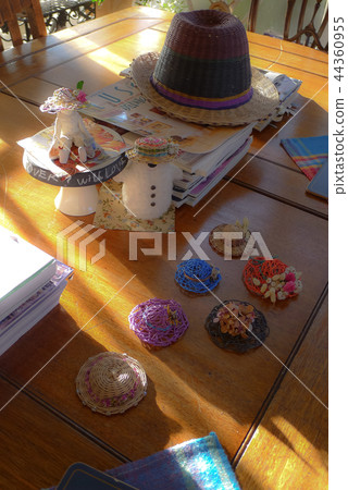 Petit hat Petit hat 44360955