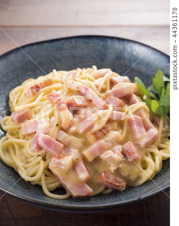 Carbonara pasta Carbonara pasta 44361178