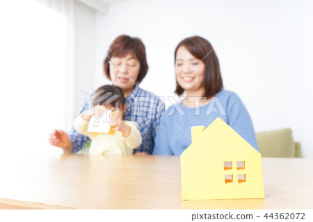 檢查房地產的家庭 44362072