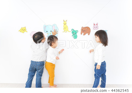 Children playing 44362545