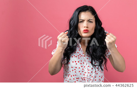 Angry young woman 44362625
