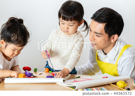 男幼兒園老師 44363572