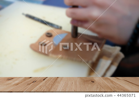 craftsman pinching button on leather bag. handmade DIY handicraft 44365071