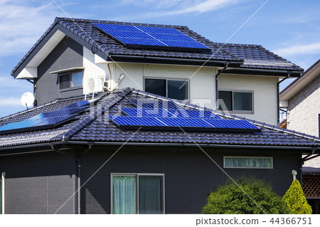 Eco房子和藍天和綠色 44366751