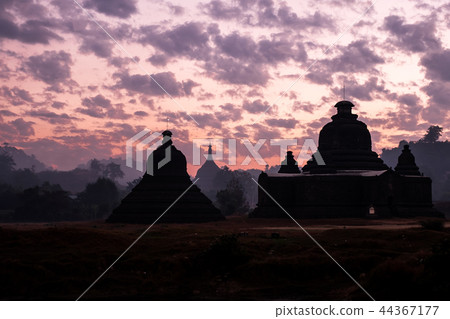 Mrauk-U 44367177