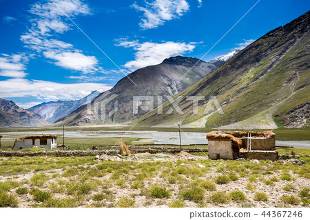 Mountain view 44367246