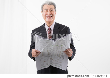 Senior male business man 44369361