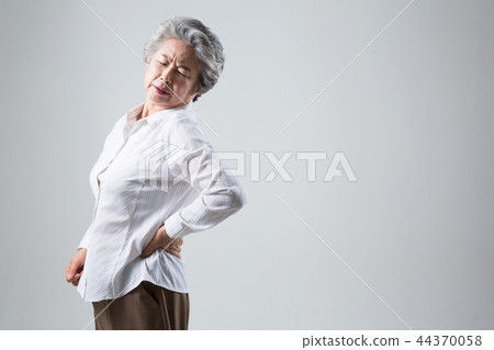高級女性肖像， 44370058
