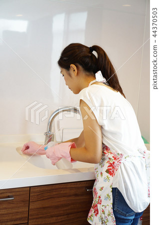 Kitchen cleaning Kitchen cleaning 44370503