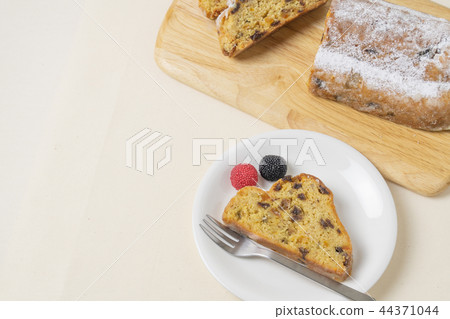 Garden Party Image Stollen 44371044