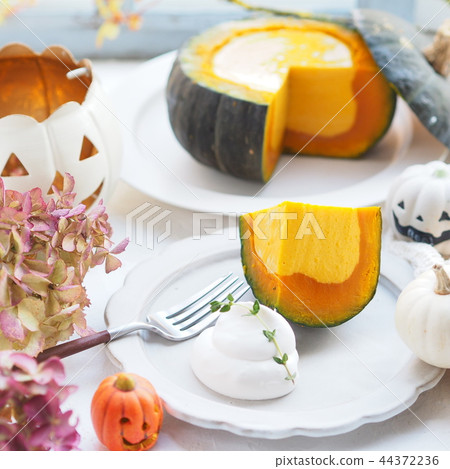 與愉快的萬聖夜南瓜容器的布丁 44372236