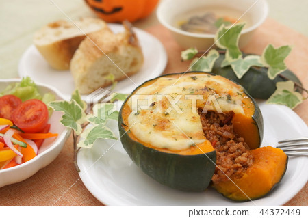 Halloween-whole pumpkin stuffed food Halloween-whole pumpkin stuffed food 44372449