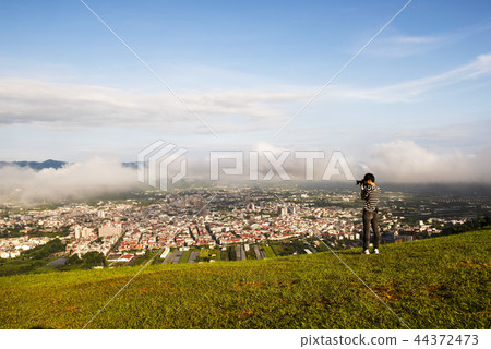 它是寫在山頂上的，是由城堡小鎮Tadashi，Ryoji和Arimu地層的上部寫的。 44372473