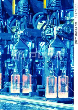Hot rolled ribbed bottles on conveyor 44374156