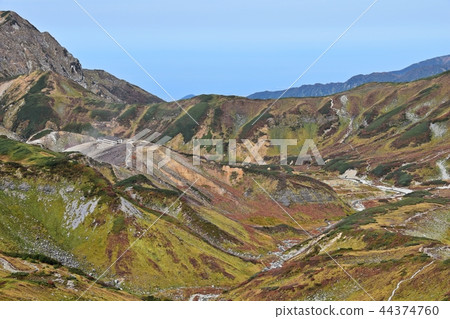 A great view of Tateyama Murododaira with autumn 44374760