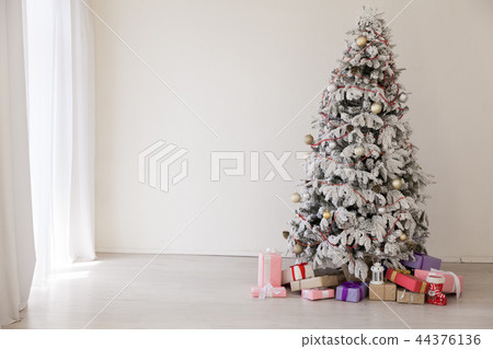 Christmas tree with presents, Garland lights new year 44376136