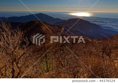 The sea of Shonan that shines to Omoterone and Oyama from Tanzawa and Tonotake The sea of Shonan that shines to Omoterone and Oyama from Tanzawa and Tonotake 44376524