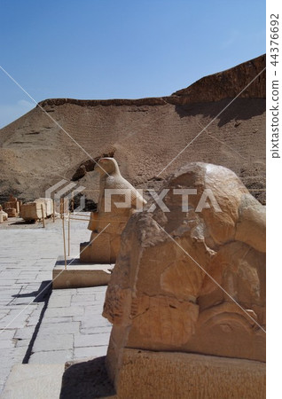 Hatshepsut葬禮寺廟在埃及 Hatshepsut葬禮寺廟在埃及 44376692