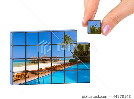 Hand and Maldives puzzle (my photo) 44378148